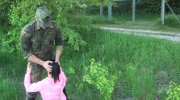 Perverser Soldat überschreitet Grenzen Screencap 25 on www.sinx.com