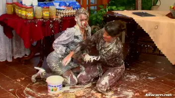 Furious Female Food Fight Screencap 45 on www.sinx.com