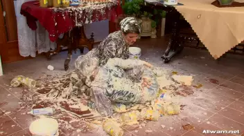 Furious Female Food Fight Screencap 69 on www.sinx.com