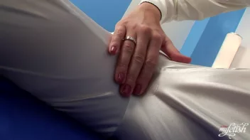 Can't Resist An Absolute Beauty Screencap 18 on www.sinx.com