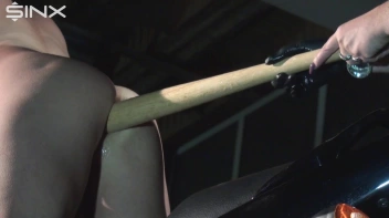 Anal gefickt auf einem Motorrad Screencap 13 on www.sinx.com