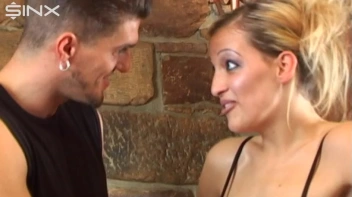 Blonde Hottie Gives Perfect Blowjob Screencap 5 on www.sinx.com