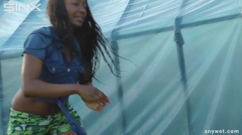 Best Friends Water Fight When Gardening Screencap 38 on www.sinx.com