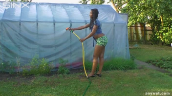 Best Friends Water Fight When Gardening Screencap 42 on www.sinx.com