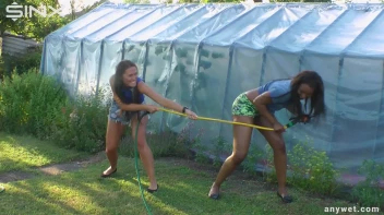 Best Friends Water Fight When Gardening Screencap 15 on www.sinx.com