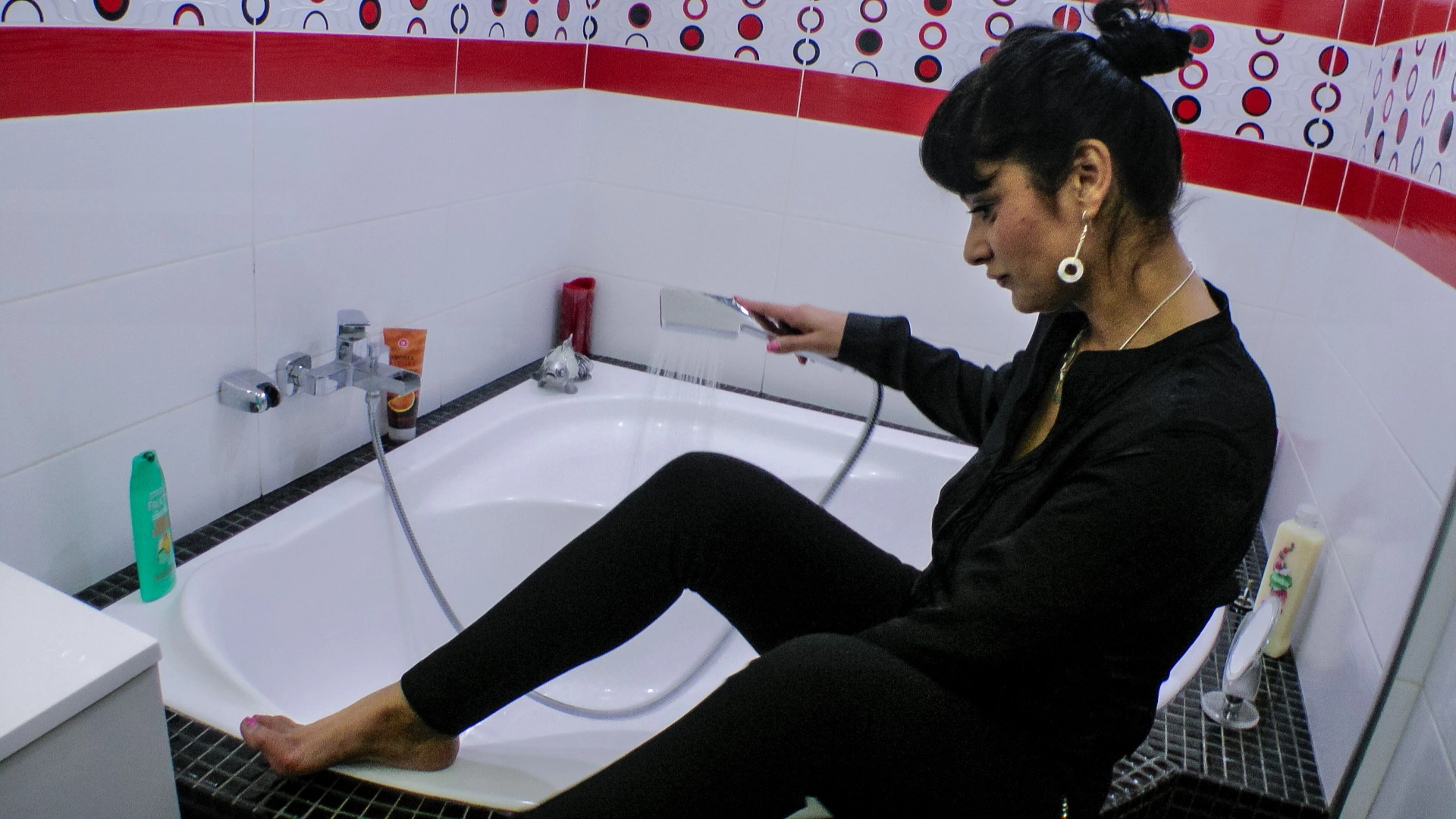 Showering Seductress on www.sinx.com