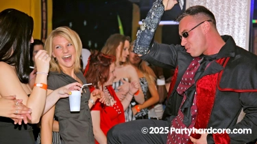 Latest deal - Party Hardcore Vol. 52 Part 1 - Cam 2