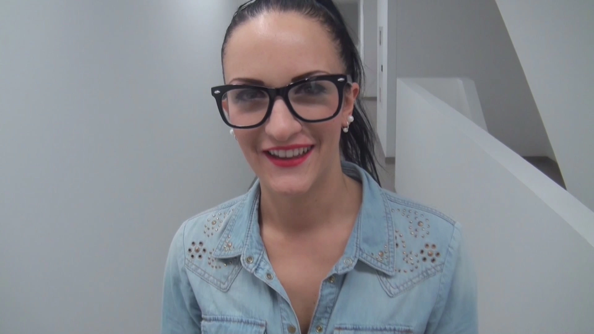 Vom Nachbarn vollgesaut mitten im Gemeindebau on www.sinx.com