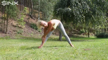 Pissing Princess In The Park Screencap 21 on www.sinx.com