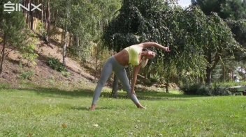 Pissing Princess In The Park Screencap 3 on www.sinx.com