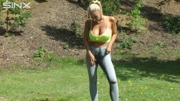 Pissing Princess In The Park Screencap 37 on www.sinx.com