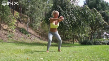 Pissing Princess In The Park Screencap 4 on www.sinx.com