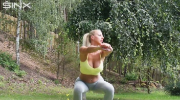 Pissing Princess In The Park Screencap 5 on www.sinx.com