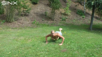 Pissing Princess In The Park Screencap 9 on www.sinx.com