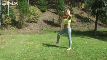 Pissing Princess In The Park Screencap 1 on www.sinx.com