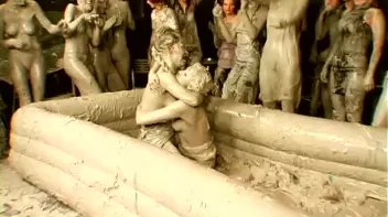 Underground Eurobabe Mud Club Screencap 10 on www.sinx.com