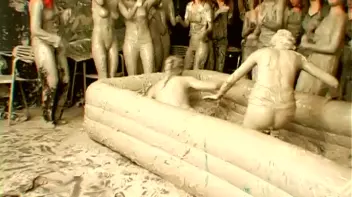 Underground Eurobabe Mud Club Screencap 11 on www.sinx.com