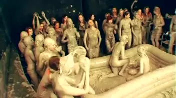 Underground Eurobabe Mud Club Screencap 30 on www.sinx.com