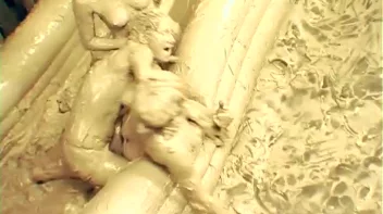 Underground Eurobabe Mud Club Screencap 33 on www.sinx.com