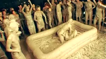 Underground Eurobabe Mud Club Screencap 34 on www.sinx.com