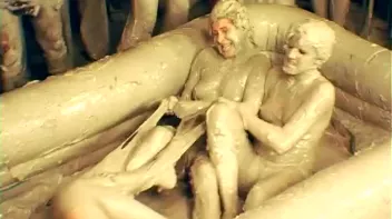 Underground Eurobabe Mud Club Screencap 36 on www.sinx.com