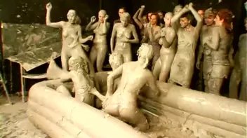 Underground Eurobabe Mud Club Screencap 38 on www.sinx.com