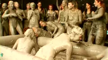 Underground Eurobabe Mud Club Screencap 42 on www.sinx.com