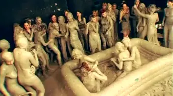 Underground Eurobabe Mud Club Screencap 44 on www.sinx.com