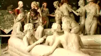 Underground Eurobabe Mud Club Screencap 46 on www.sinx.com