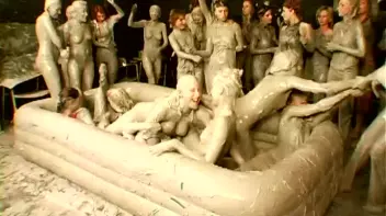 Underground Eurobabe Mud Club Screencap 48 on www.sinx.com