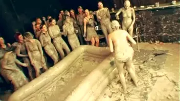 Underground Eurobabe Mud Club Screencap 5 on www.sinx.com