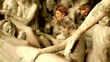 Underground Eurobabe Mud Club Screencap 59 on www.sinx.com