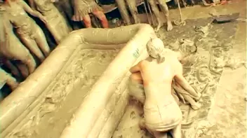 Underground Eurobabe Mud Club Screencap 6 on www.sinx.com