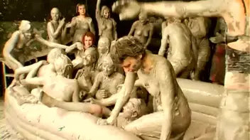 Underground Eurobabe Mud Club Screencap 60 on www.sinx.com