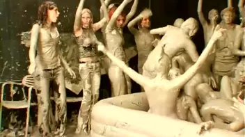 Underground Eurobabe Mud Club Screencap 73 on www.sinx.com