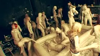 Underground Eurobabe Mud Club Screencap 76 on www.sinx.com