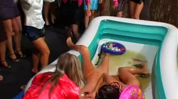 Oily Wrestling Battle You Gotta See! Screencap 88 on www.sinx.com