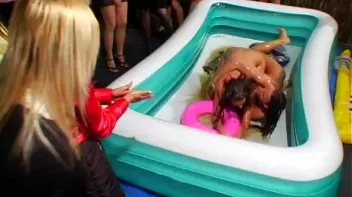 Oily Wrestling Battle You Gotta See! Screencap 92 on www.sinx.com