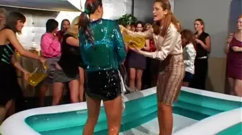 Oily Wrestling Battle You Gotta See! Screencap 19 on www.sinx.com