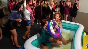 Oily Wrestling Battle You Gotta See! Screencap 23 on www.sinx.com