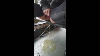 Ins Fastfood Reastaurant gepisst Screencap 18 on www.sinx.com