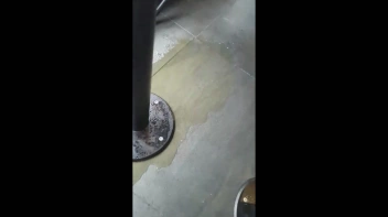 Ins Fastfood Reastaurant gepisst Screencap 27 on www.sinx.com