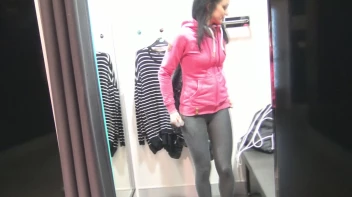 Die Piss Queen ist zurück Screencap 14 on www.sinx.com