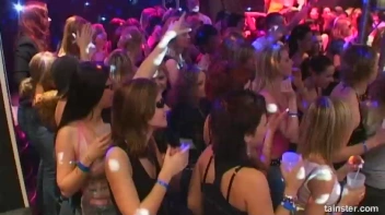 Blue Jean Babes Part 1 Cam 3 Screencap 10 on www.sinx.com