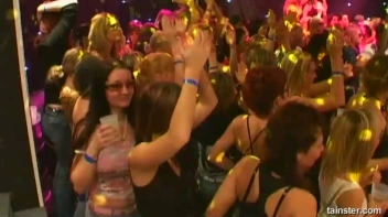 Blue Jean Babes Part 1 Cam 3 Screencap 11 on www.sinx.com