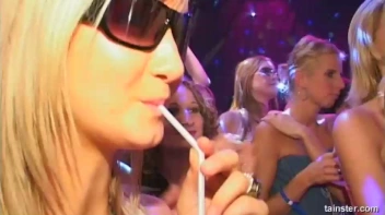 Blue Jean Babes Part 1 Cam 3 Screencap 22 on www.sinx.com