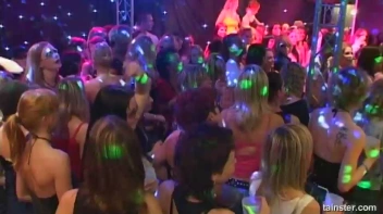 Blue Jean Babes Part 1 Cam 3 Screencap 5 on www.sinx.com