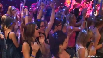 Blue Jean Babes Part 1 Cam 3 Screencap 7 on www.sinx.com