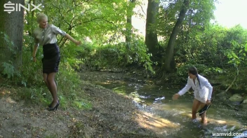 Bitchy WAM Catfight Takes Place In Stream Screencap 3 on www.sinx.com