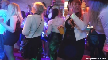 Party Hardcore Gone Crazy Vol. 35 Part 6 - Cam 1 Screencap 40 on www.sinx.com